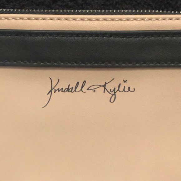 Gorgeous, Kendall and Kylie clutch bag💕 - Picture 3 of 8